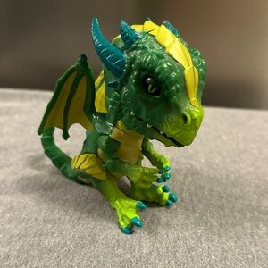 Fingerlings Untamed Venom Dragon with Wings